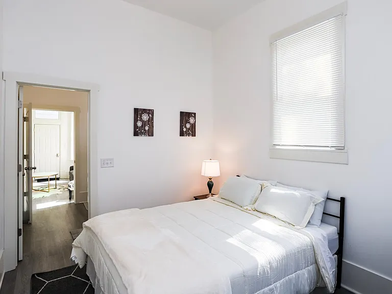 307 W 36th St #B — Photo 25