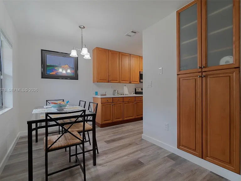 1099 NE 35th St #2 — Photo 6
