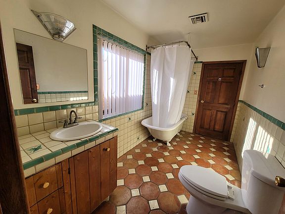 5th image of 3108 E Towner St #1