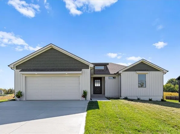 701 SE 21st St, Oak Grove, MO 64075