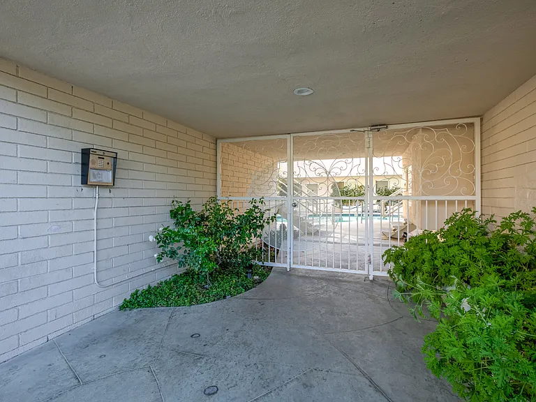 Holt Villas — Photo 6