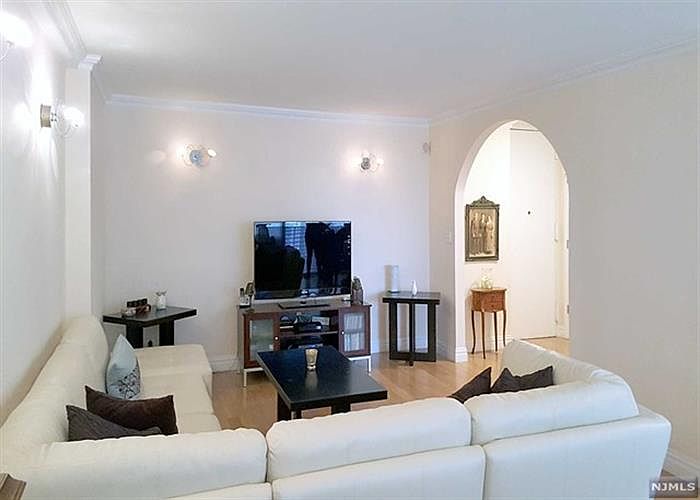 1st image of 300 Winston Dr APT 407