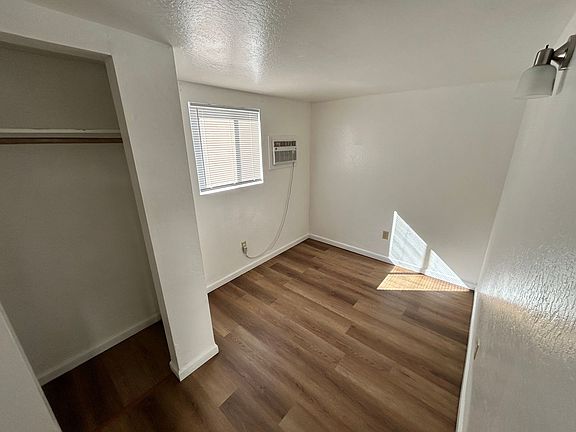 4th image of 308 S Washington St
