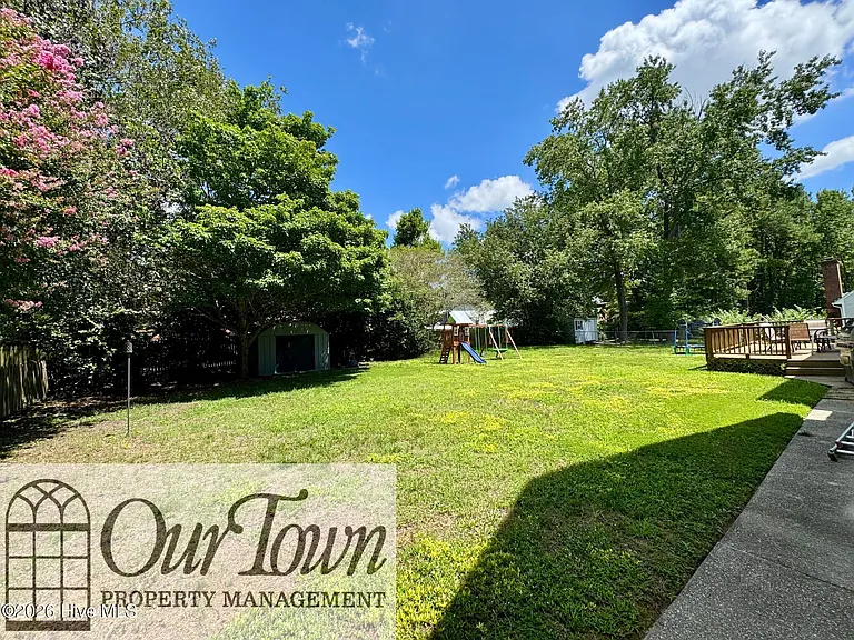 2906 Brentwood Dr N — Photo 23