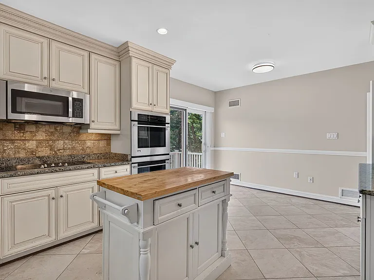 6216 Goodview St — Photo 16
