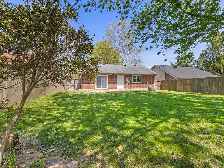 1576 Springfield Dr — Photo 23