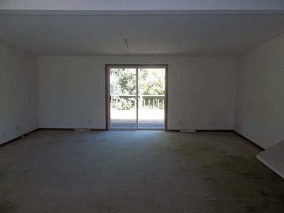 3rd image of 212 Grant Dr