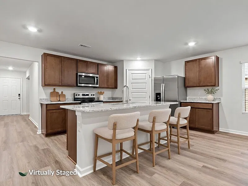5 bed, 3.0 bath, 2016 sqft, $1,995 — Photo 3