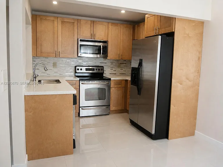 454 NE 210th Circle Ter #202-7B — Photo 2