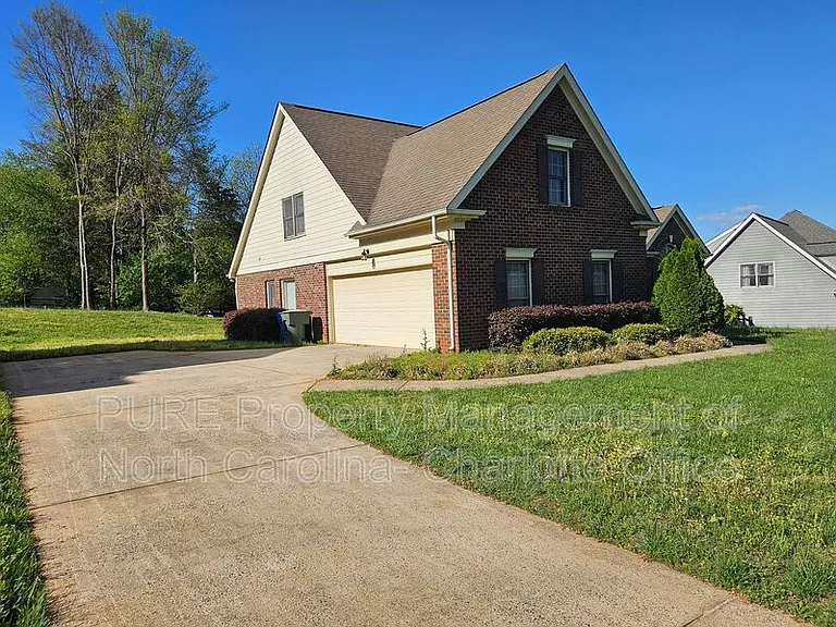 151 Woodfern Pl — Photo 36