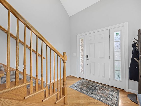3rd image of 9415 Saratoga Ct