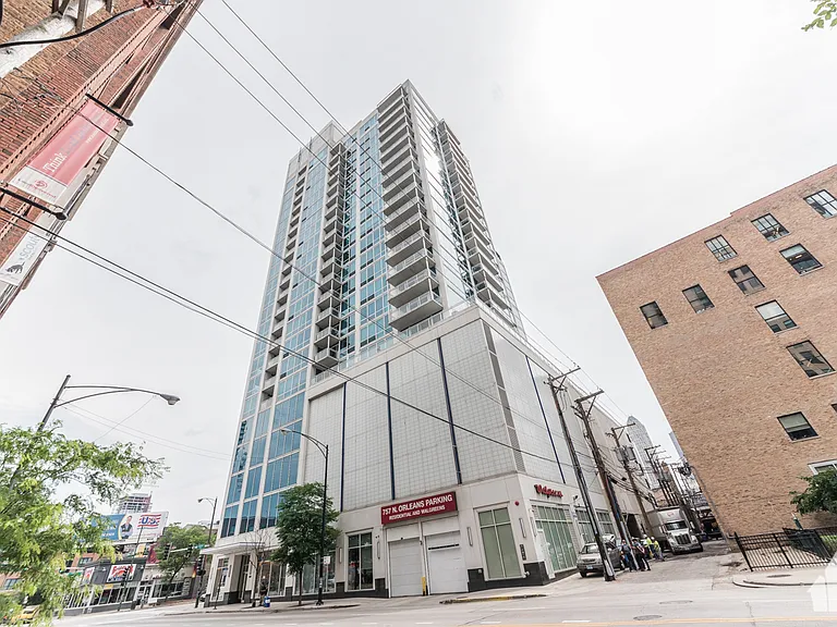 757 N Orleans St #705 — Photo 1