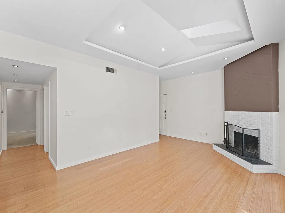 7151 Gaston Ave #406