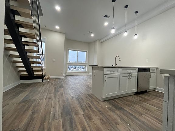 2nd image of 1401 S Broad St Floor 1
