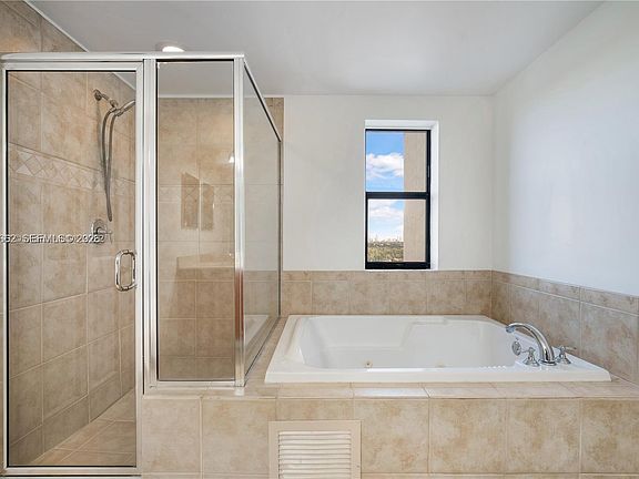 4th image of 888 S Douglas Rd APT 1401