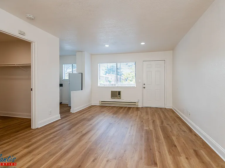 5520-5522 Camden Ave — Photo 2
