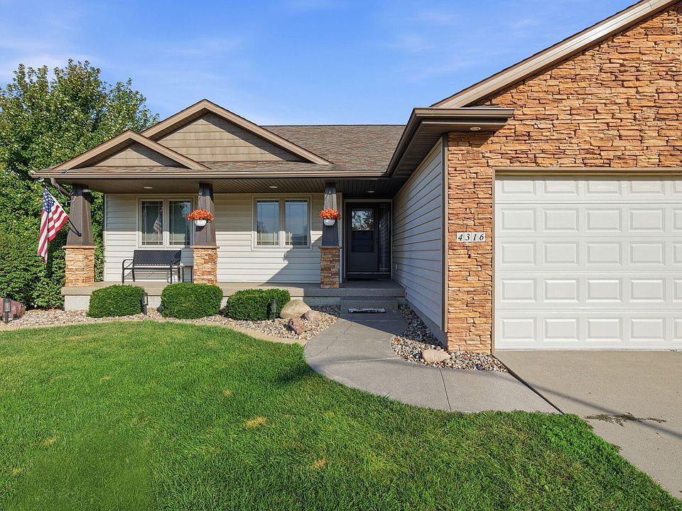 1st image of 4316 NE Par View Ct