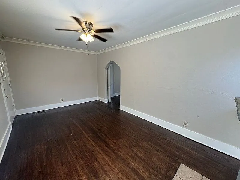 2 bed, 1.0 bath, 924 sqft, $1,550 — Photo 3