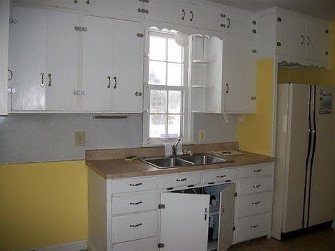 2nd image of 121 E Vine St