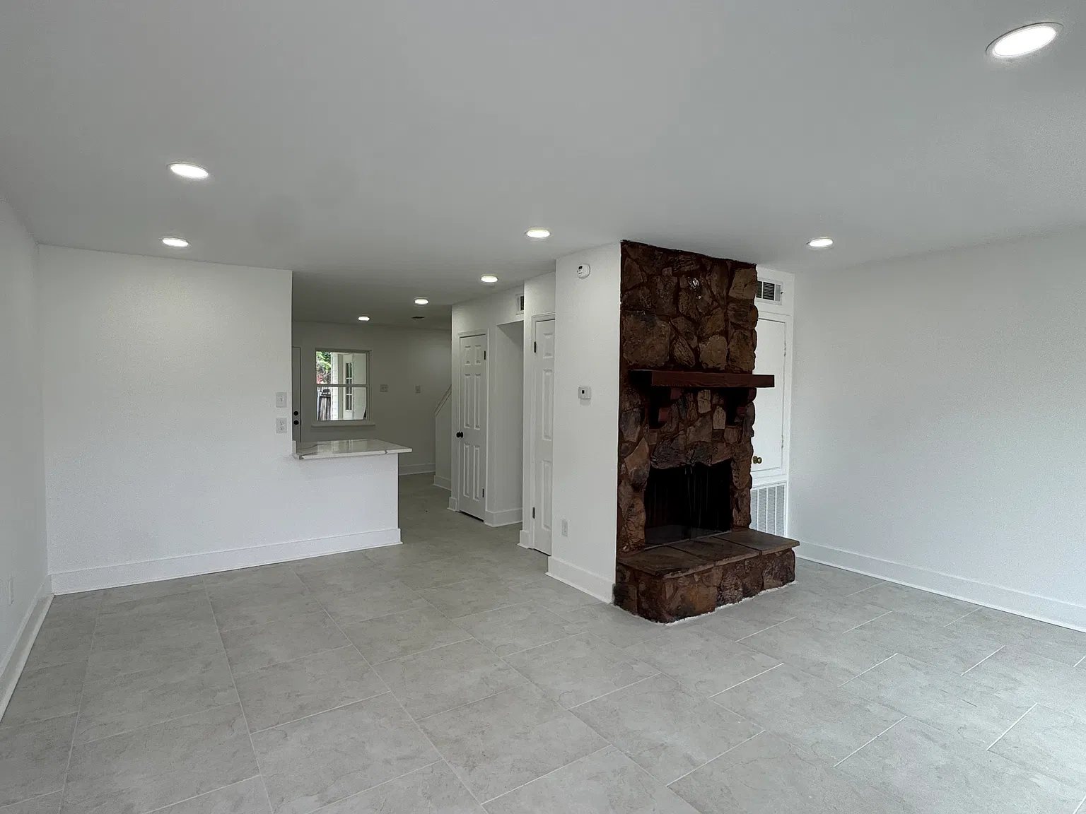 2 bed, 1.5 bath, 1150 sqft, $1,400 — Photo 2