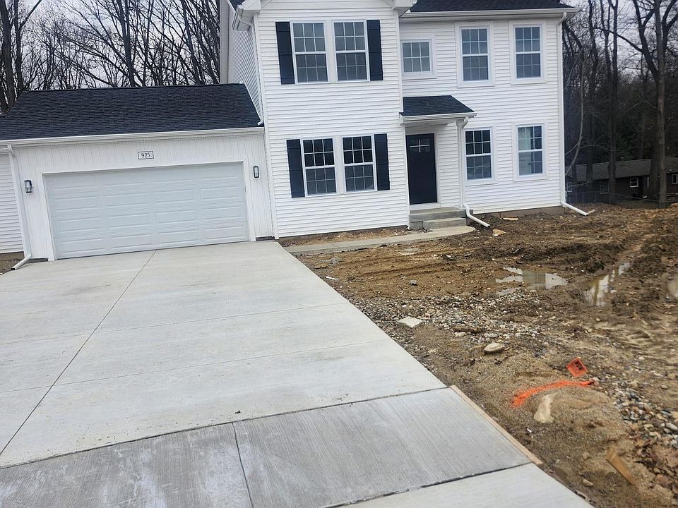 2nd image of 925 Forest St