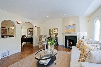 :: 156 Parker Street