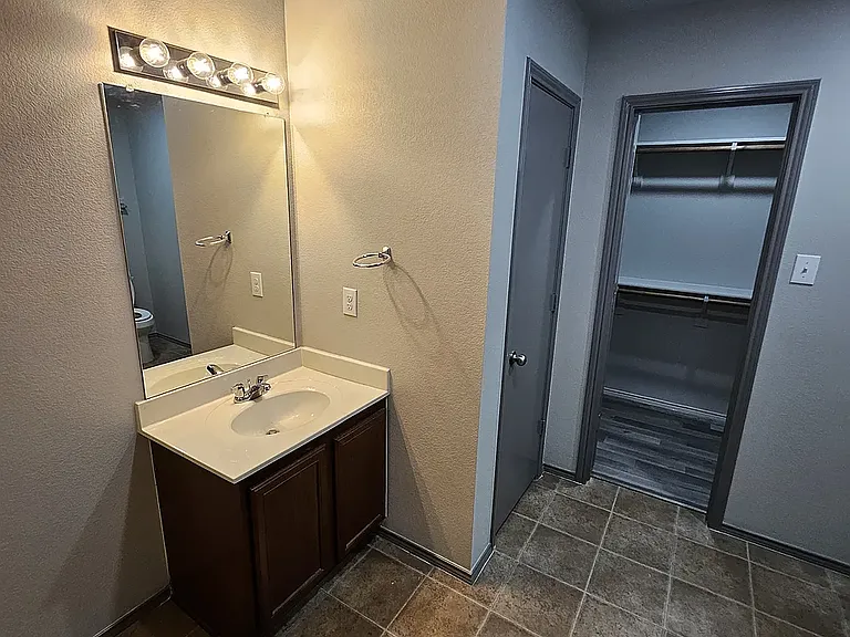 1401 Niagara Falls Ct — Photo 19