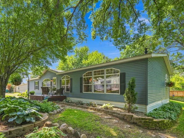 74 Riverside Ter, Watertown, MN 55388