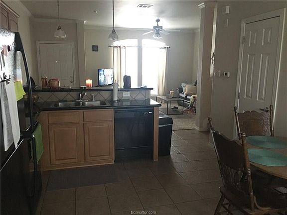 5th image of 305 Holleman Dr #1303