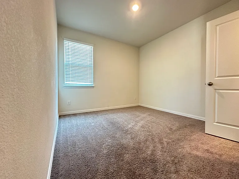 404 Pepperbark Ave — Photo 5