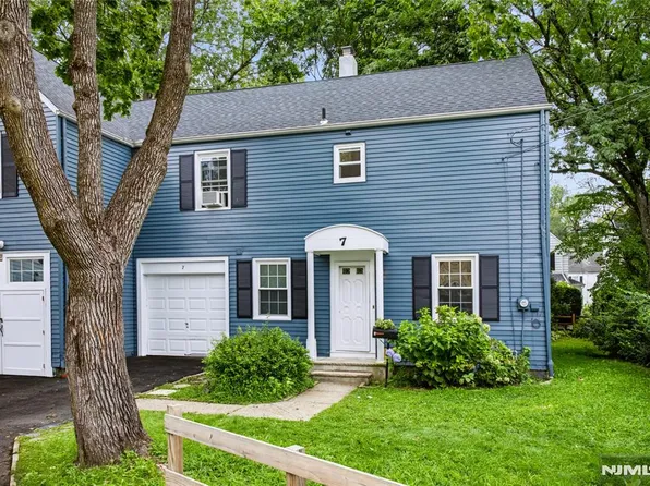 7 Burnham Pl, Fair Lawn, NJ 07410