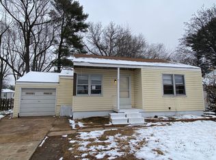 737 Charbonier Rd, Florissant, MO 63031