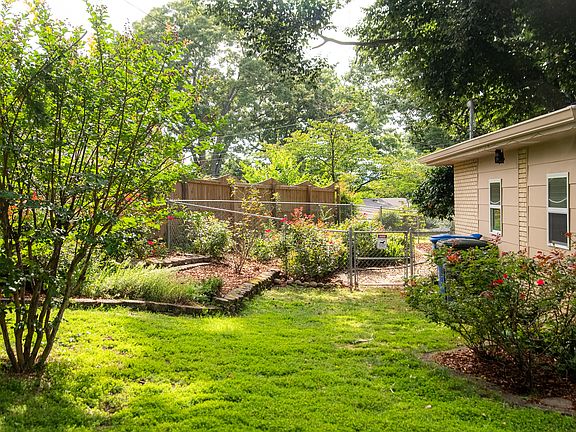 5th image of 4633 Cloverdale Loop