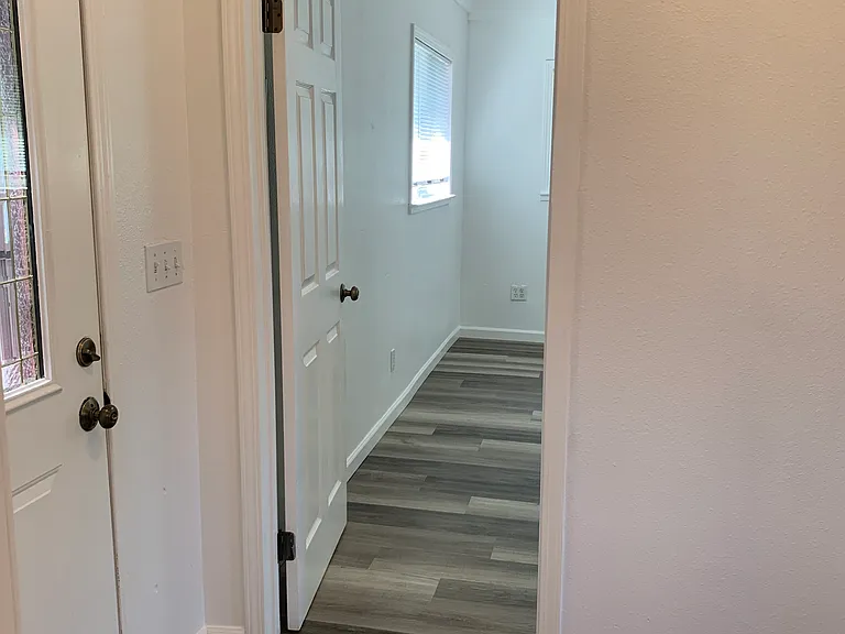 1850 Reiman Ln — Photo 18