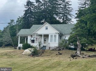 2083 Whitacre Rd, Cross Junction, VA 22625