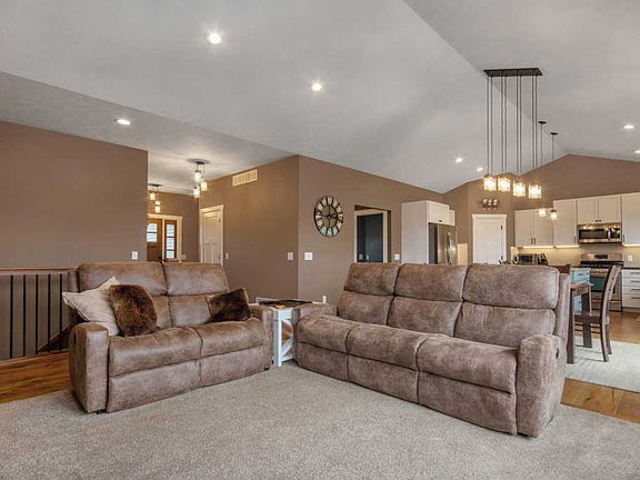5th image of 4650 Gordonshire Dr NW