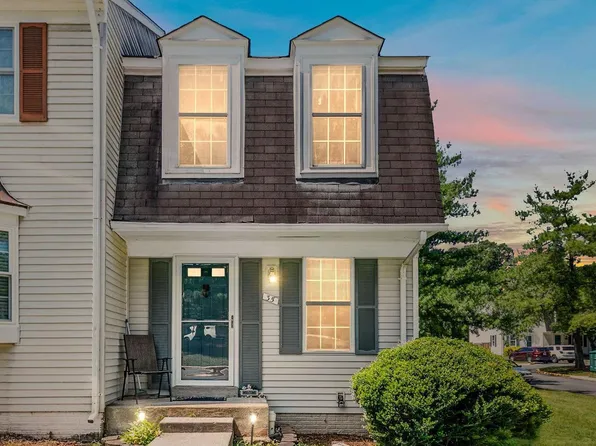 35 Bickel Ct, Sterling, VA 20165