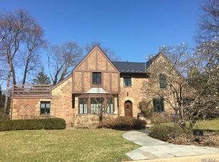 189 Rockcrest Rd, Manhasset, NY 11030