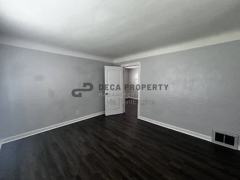7026 Bancroft Ave — Photo 9