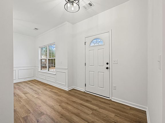 3rd image of 29 Golden Acre Ct