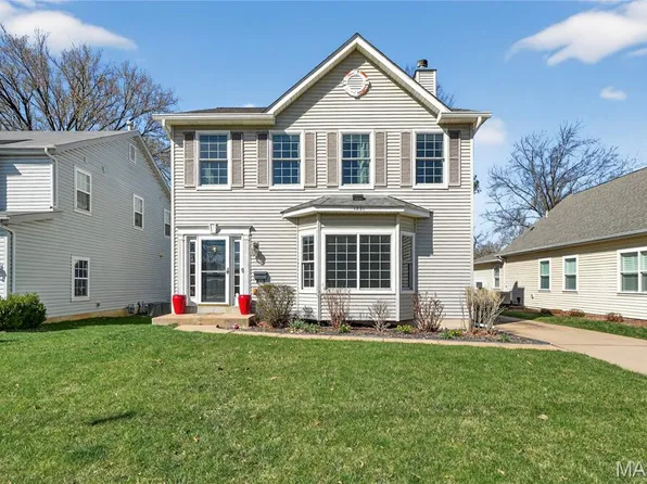 1221 Ruth Dr, Saint Louis, MO 63122