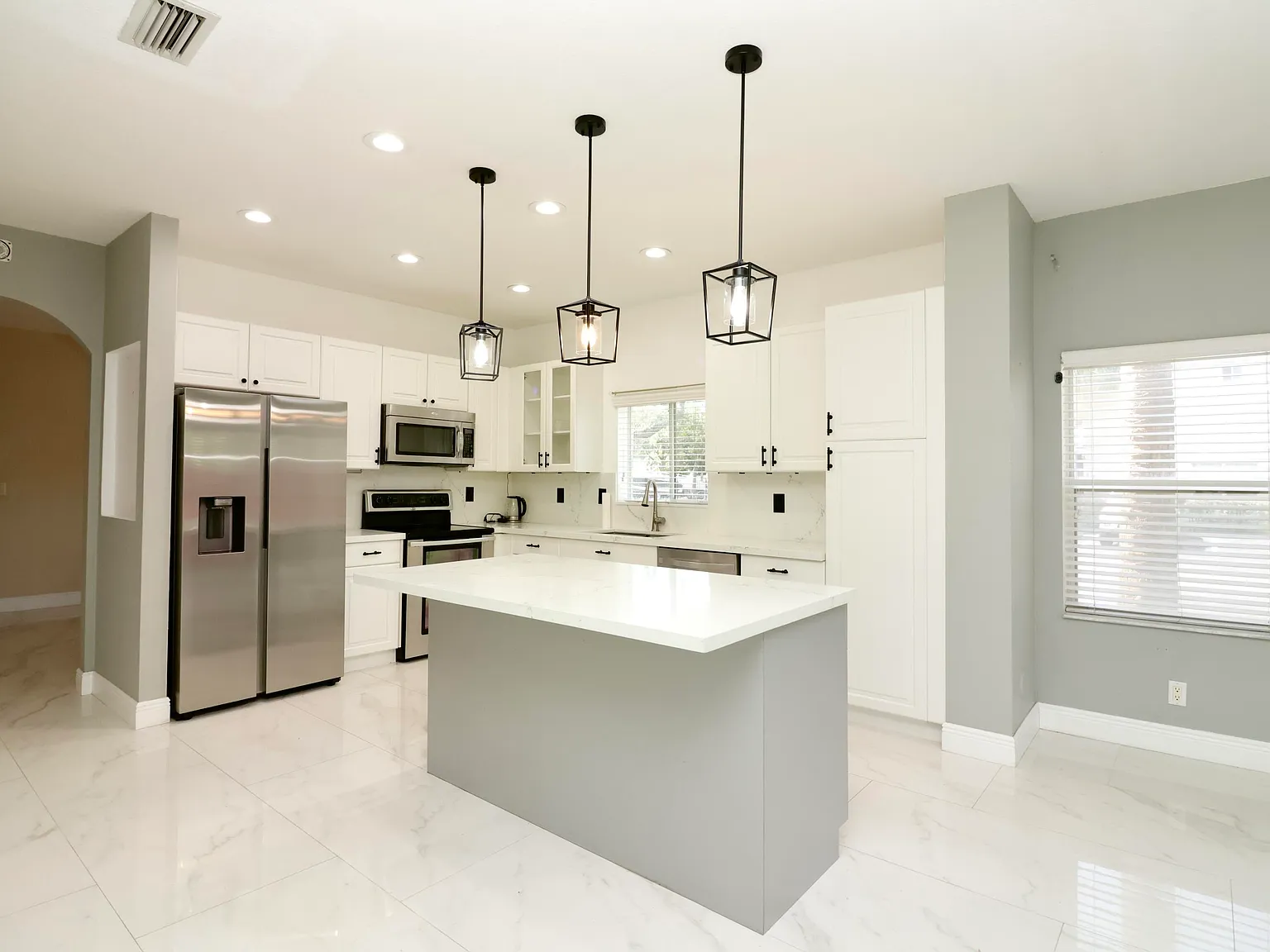3 bed, 2.5 bath, 1644 sqft, $2,800 — Photo 2