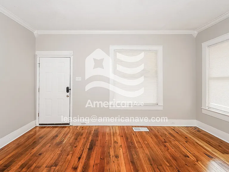 1169044_003_wm_-_living_room_13197335.jpg
