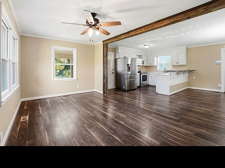 3915 Northern Hills Dr — Photo 8