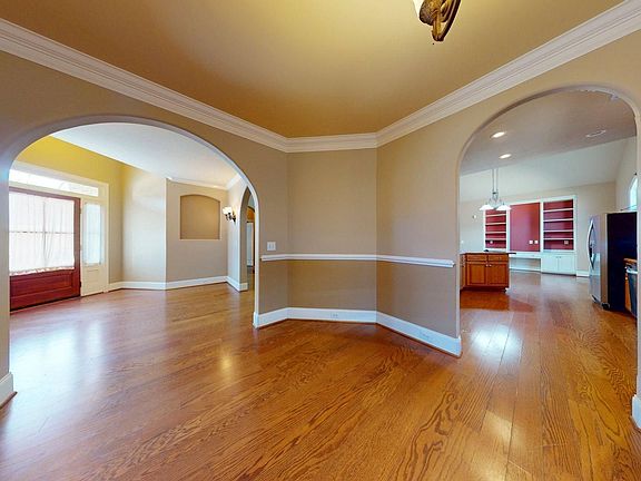 4th image of 461 Belmonte Dr