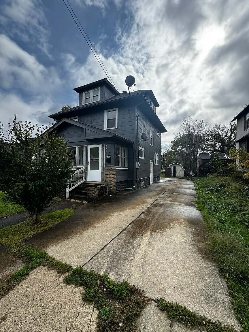 1036 Oak Ave photo 1