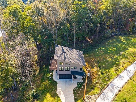 3rd image of 120 Stem Ln
