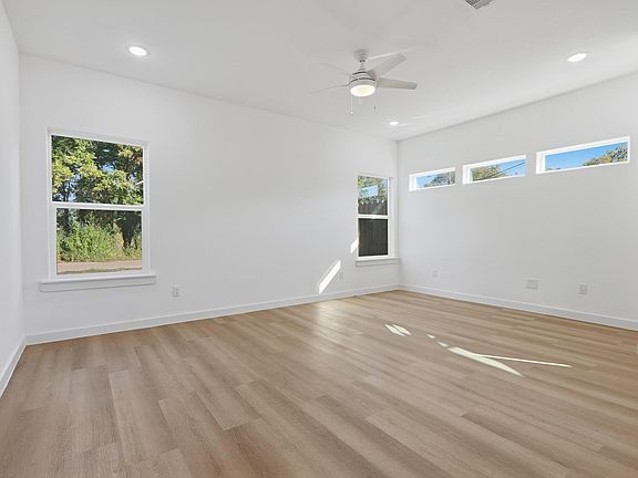 4th image of 903 Marjorie St #B