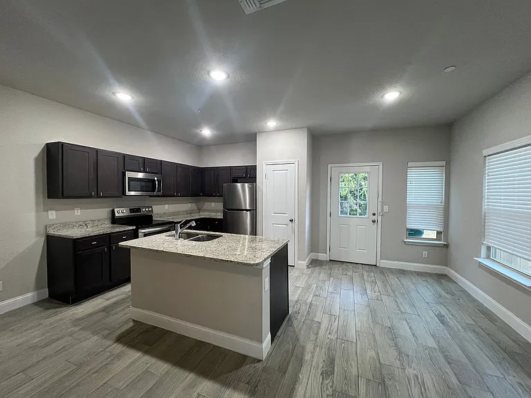 7417 Savannah Brks — Photo 5