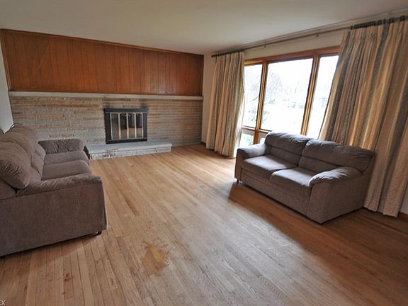 3rd image of 130 Duff Dr